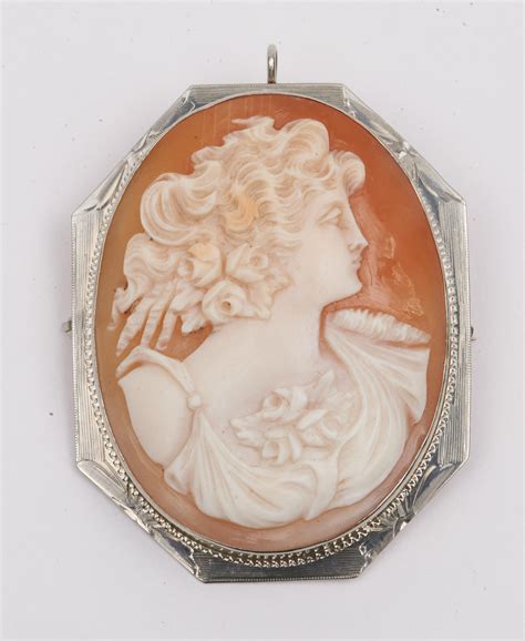 Lot - Victorian Cameo Brooch