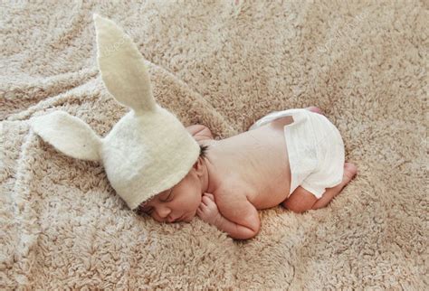 Funny sleeping newborn baby — Stock Photo © Dubova #39901293