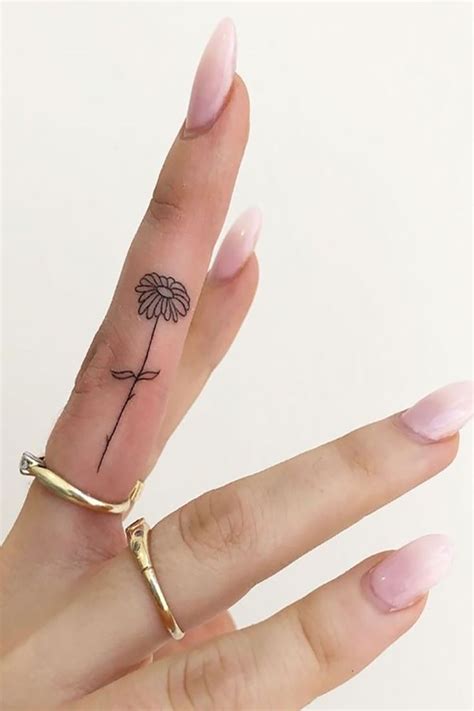 35 Cute and Small Tattoo Ideas for Women - Mom's Got the Stuff | Small tattoos simple, Finger ...