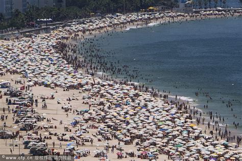 Heat wave hits Ipanema, Brazil - China.org.cn