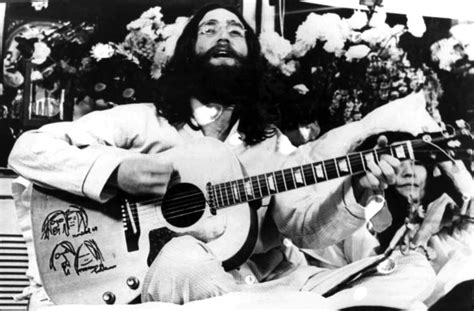 John Lennon recording Give Peace A Chance, 1 June 1969 | The Beatles Bible