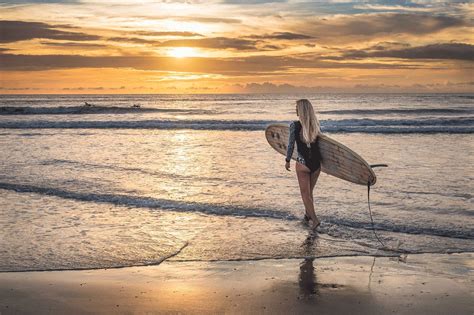 10 Best Surf Spots in the US - What are the Most Popular Surf Spots in the US? – Go Guides