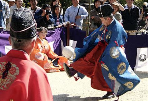 Kemari: Revival of a 7th Century Japanese Football Game in Modern Times | Ancient Origins