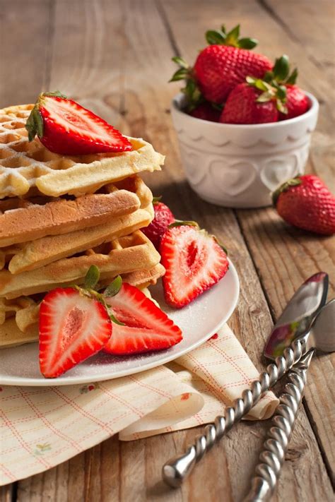 33 BEST Waffle Toppings: Sweet & Savory Ideas 🧇