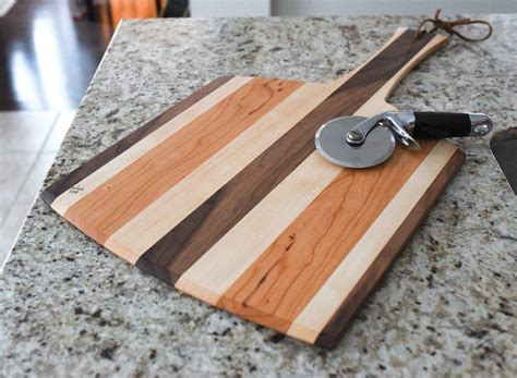 Make a pizza peel - Canadian Woodworking