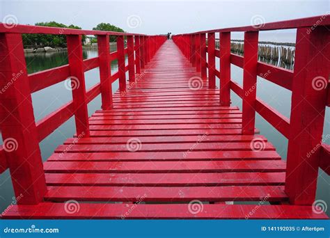 Long Red Bridge Samut Sakhon in Bays Thailand Stock Image - Image of nature, natural: 141192035