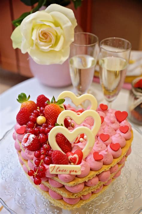 Strawberry Love Cake - Lingurite Dulci