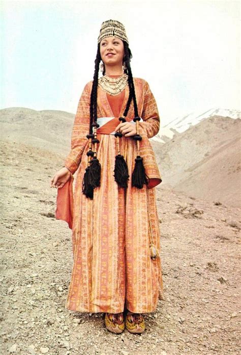 Traditional dress of Armenia woman from Shatakh | Travel Armenia ...