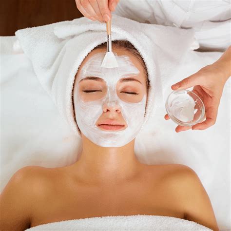 Deluxe Facial - Aislinn Medical Spa