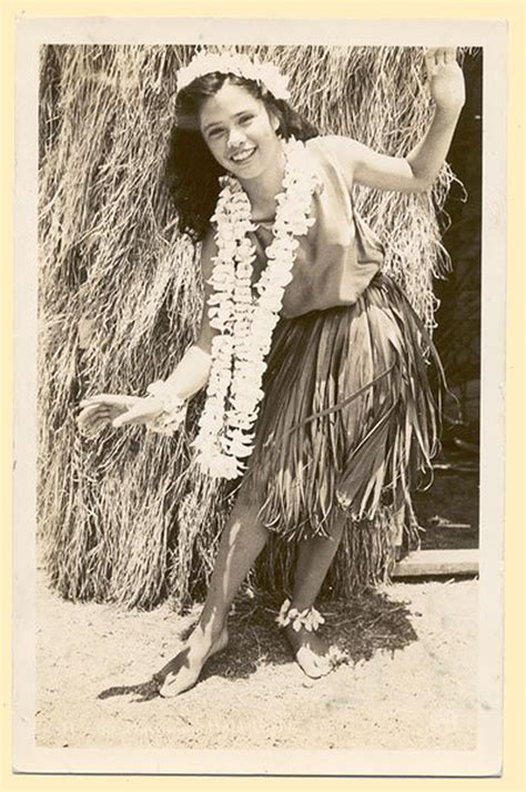 Vintage Hula Girls – 26 Charming Snapshots of Women in Hula Dace Costumes in the Past ~ vintage ...