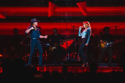 Photos: Country lovin' comes to KeyArena at packed Faith Hill & Tim ...