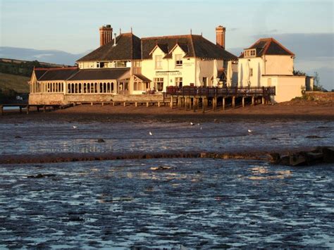 Coombe Cellars © Derek Harper cc-by-sa/2.0 :: Geograph Britain and Ireland