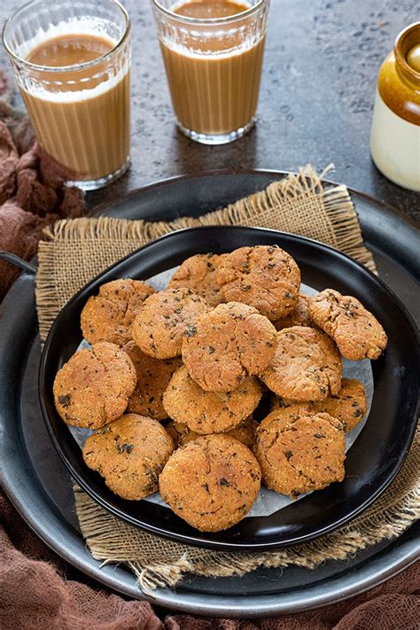 Methi Mathri ( Fried fenugreek crackers) - Ruchiskitchen