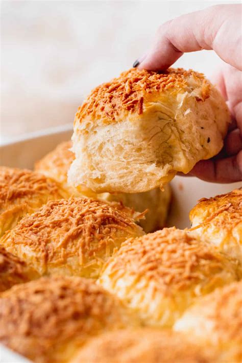 Fluffy Cheddar Cheese Rolls | Stephanie's Sweet Treats | Stephanie Ruth