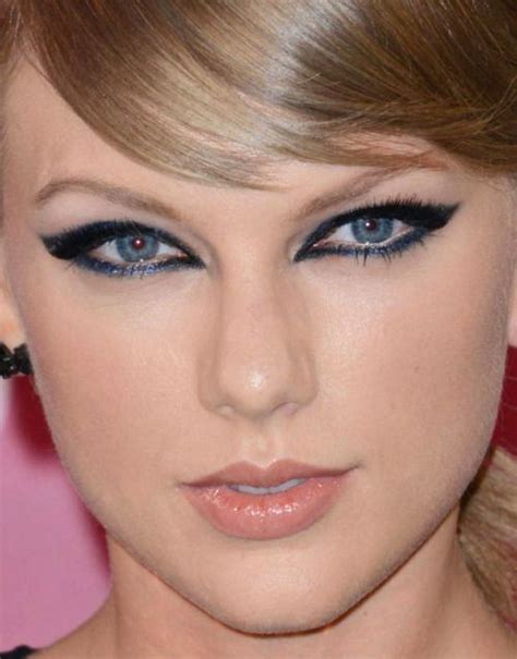 Statement Cat eye: edgy winged navy blue smokey eyes #makeup. Taylor Swift at MTV VMAs 2015. # ...