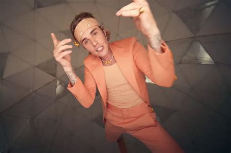 Justin Bieber dresses on theme for new 'Peaches' music video