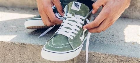 How To Lace Vans Sneakers (The Right Way) in 2020 | How to lace vans, Vans sneakers, Sneakers