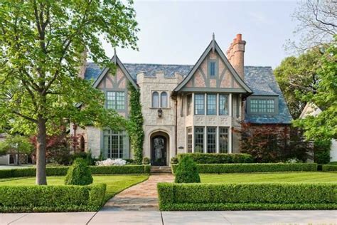 12 Magnificent Tudor House Designs That Are Worth Seeing