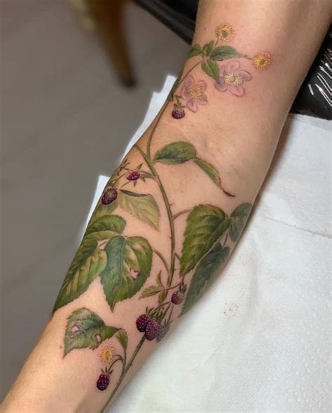 Blackberry Bush Tattoo by @eliluciitattoos - Tattoogrid.net