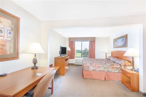 Wingate by Wyndham Hotel Bentonville, AR - See Discounts