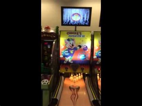 Gage the kid chuck e cheese bowling - YouTube