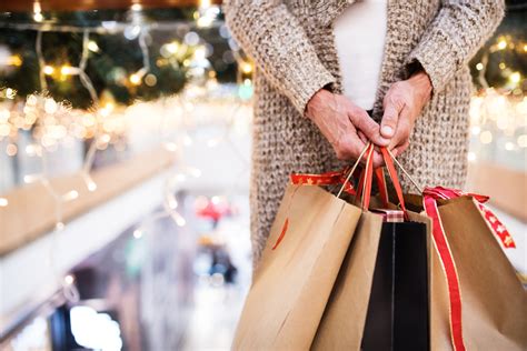 9,3 milhões de brasileiros devem fazer compras de Natal na última hora | Mercado&Consumo