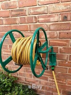 Wall mounted metal hose reel for upto 75m garden hose