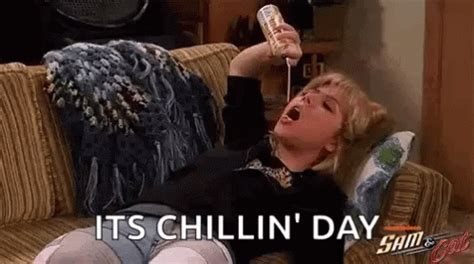 Lazy Chill GIF - Lazy Chill ItsChillingDay - Discover & Share GIFs