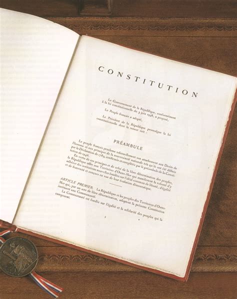 Droit constitutionnel – Une révision prochaine de notre constitution ? - Le petit juriste