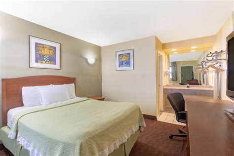 Days Inn by Wyndham Elmsford / White Plains | Elmsford, NY Hotels