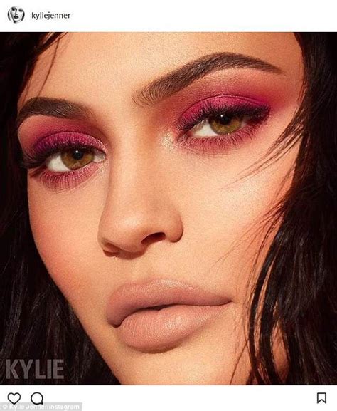 Kylie Jenner models extreme pink eye shadow | Kylie jenner makeup look ...