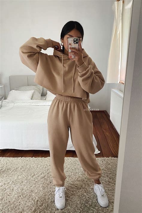 Oversize Lounge Set mit Hoodie in Beige | Casual outfits, Teenage ...