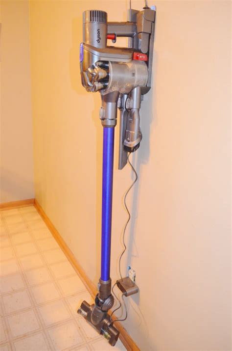 Dyson DC44 Animal Slim Bagless Handheld Stick Vacuum Review