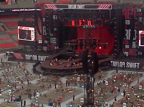 The stage at the Taylor Swift RED tour Taylor Swift Red Tour, Stage ...