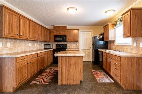 Kitchen Flooring Ideas With Oak Cabinets | Floor Roma