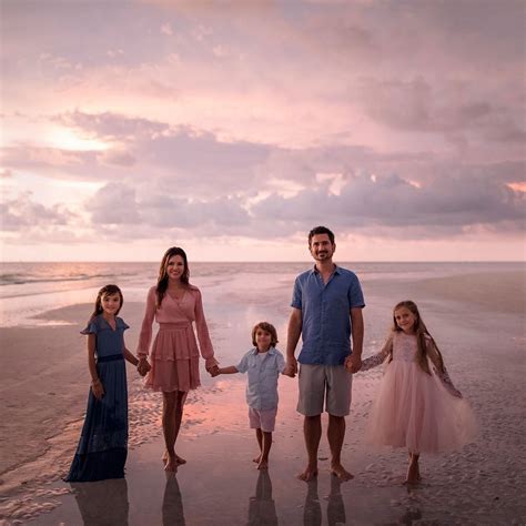 Siesta Key Pink Hues Sunset Session by Alisa Sue Photogaphy | Sunset session, Beach photography ...