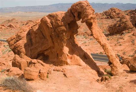 The Best Winter Hikes in Las Vegas - Outdoor Hiking and Scrambling - Thrillist | Valley of fire ...
