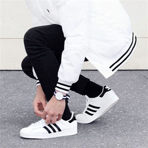 How To Style: Men's Outfit Ideas with Adidas Superstars on 2024 – Ferbena.com