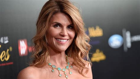 Actress Lori Loughlin confirms Aunt Becky's return for 'Full House ...