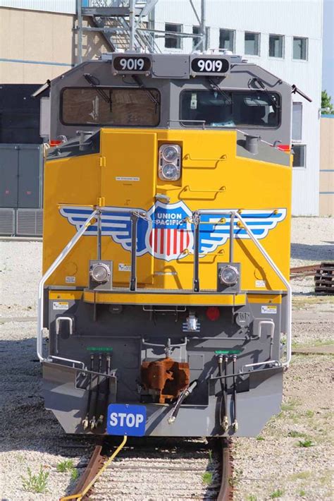 Union Pacific EMD SD70ACes and SD70AHs: Prototype Data and Details ...