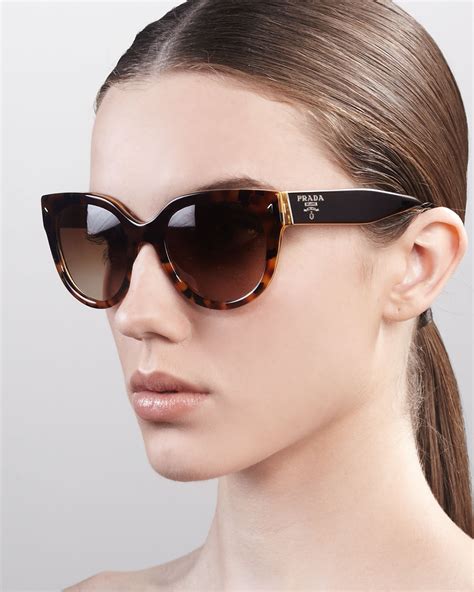 Prada Heritage Cat-Eye Sunglasses in Black | Lyst