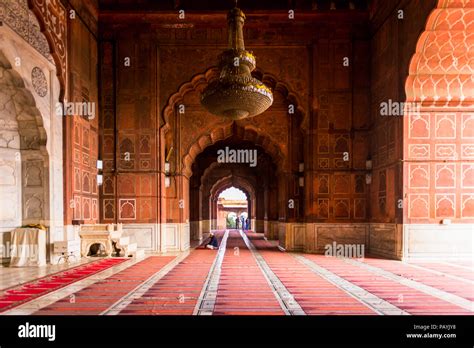 DELHI, INDIA - JAN 18, 2016: Interior of the Jama Masjid, Old town of ...