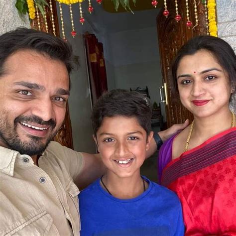 Vijay Raghavendra Height, Weight, Age, Wife, Family