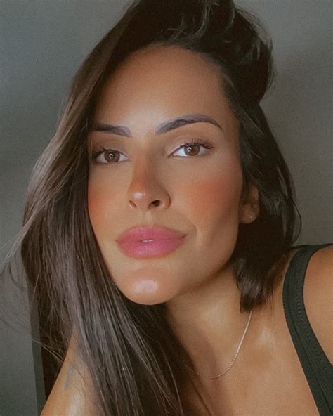 Another Death From The COVID Shot? 33-Year-Old Fitness Influencer Larissa Borges Dies Following ...