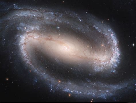 File:Spiral-galaxy-superstar-u.jpg - Wikimedia Commons