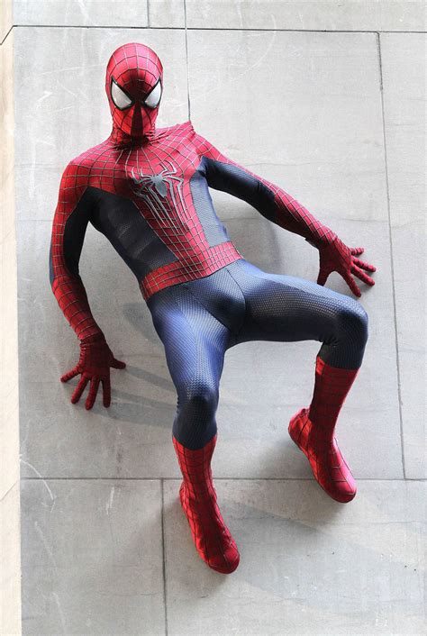 Gorgeous Pics Of Spidey's New Costume On THE AMAZING SPIDER-MAN 2 Set