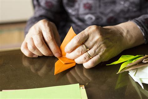 Origami: uma arte milenar e terapêutica - Cora Residencial