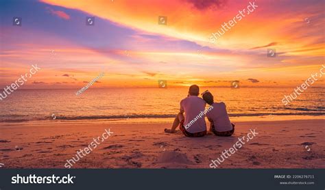 Atardeceres En La Playa Pareja