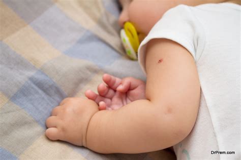 HOW TO SOOTHE A BABY AFTER A VACCINE