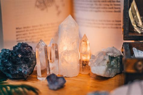 How To Use Healing Crystals: 5 Methods for Transformative Healing - Zenluma